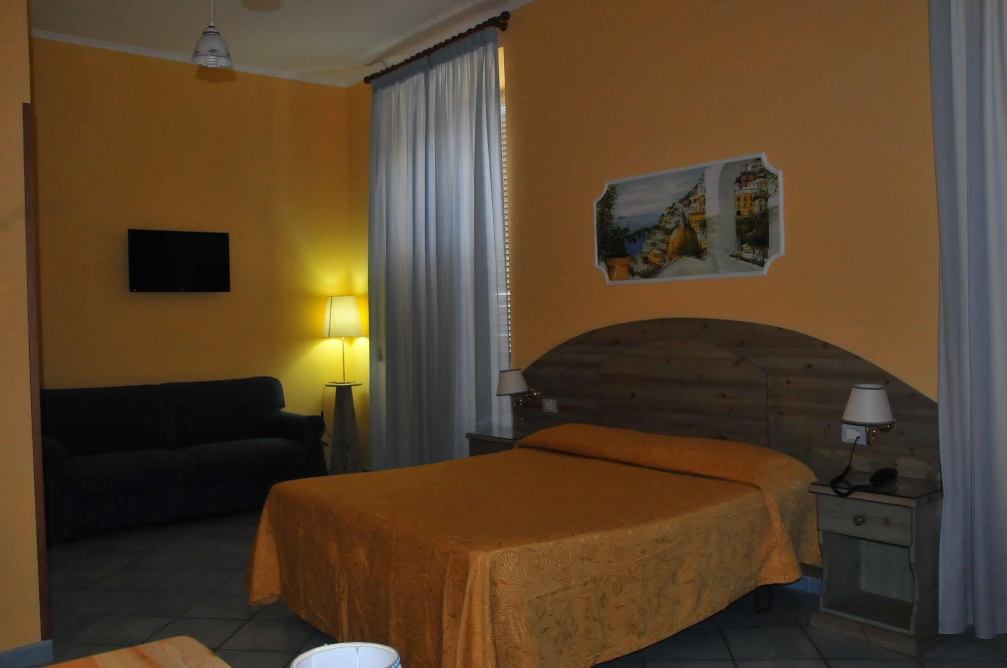Hotel Potenza Неаполь Экстерьер фото