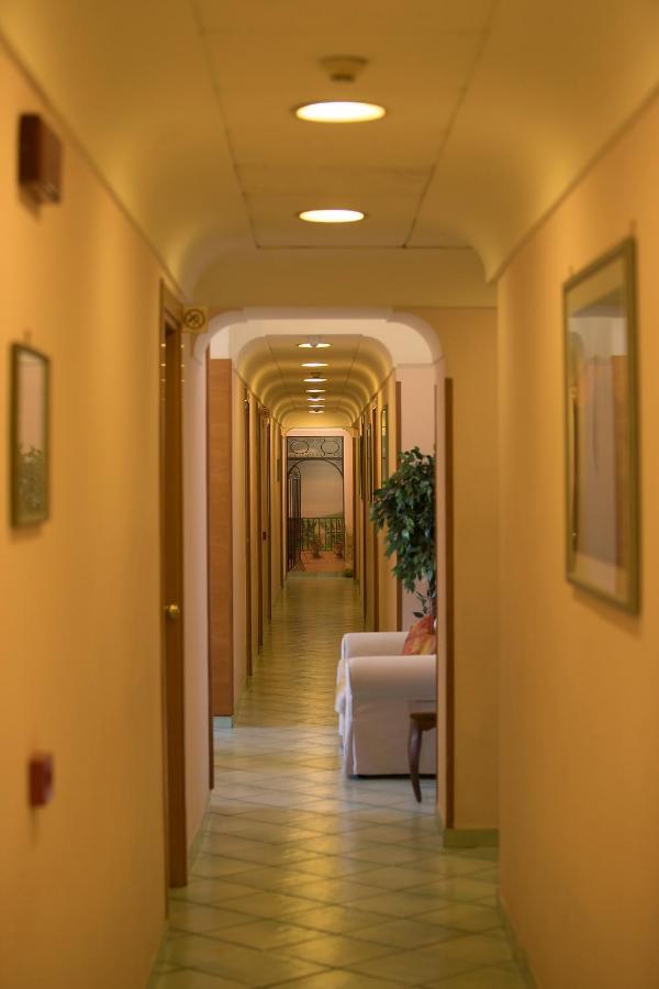 Hotel Potenza Неаполь Экстерьер фото